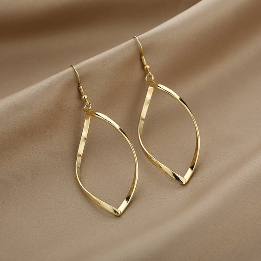 Shiny Metal Alloy Twisted Diamond Shaped Earrings