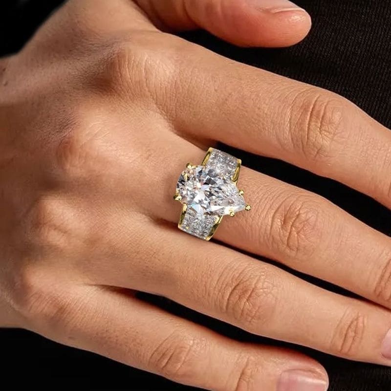 8Ct Wide Shank Pear Cut Engagement Ring-Miusejewelry