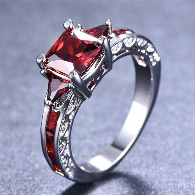 Women's Retro Fashion Inlaid Black Zircon For Rings