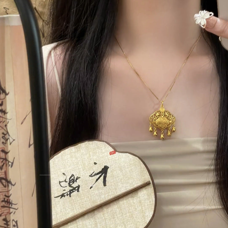 Luxury High-grade Character Safety Lock Clavicle Necklaces
