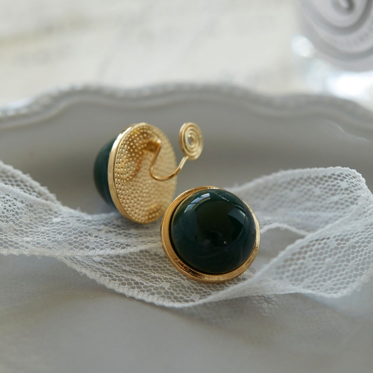 Women's Style Elegant Exquisite Ink Emerald Round Earrings