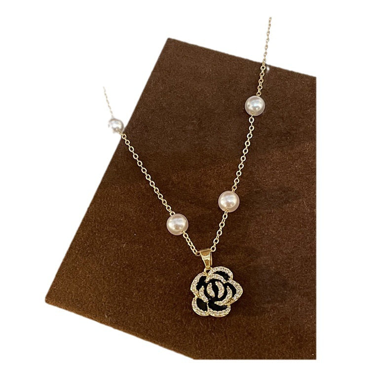 Women's Flower Pendant Pearl Niche Design High-grade Necklaces