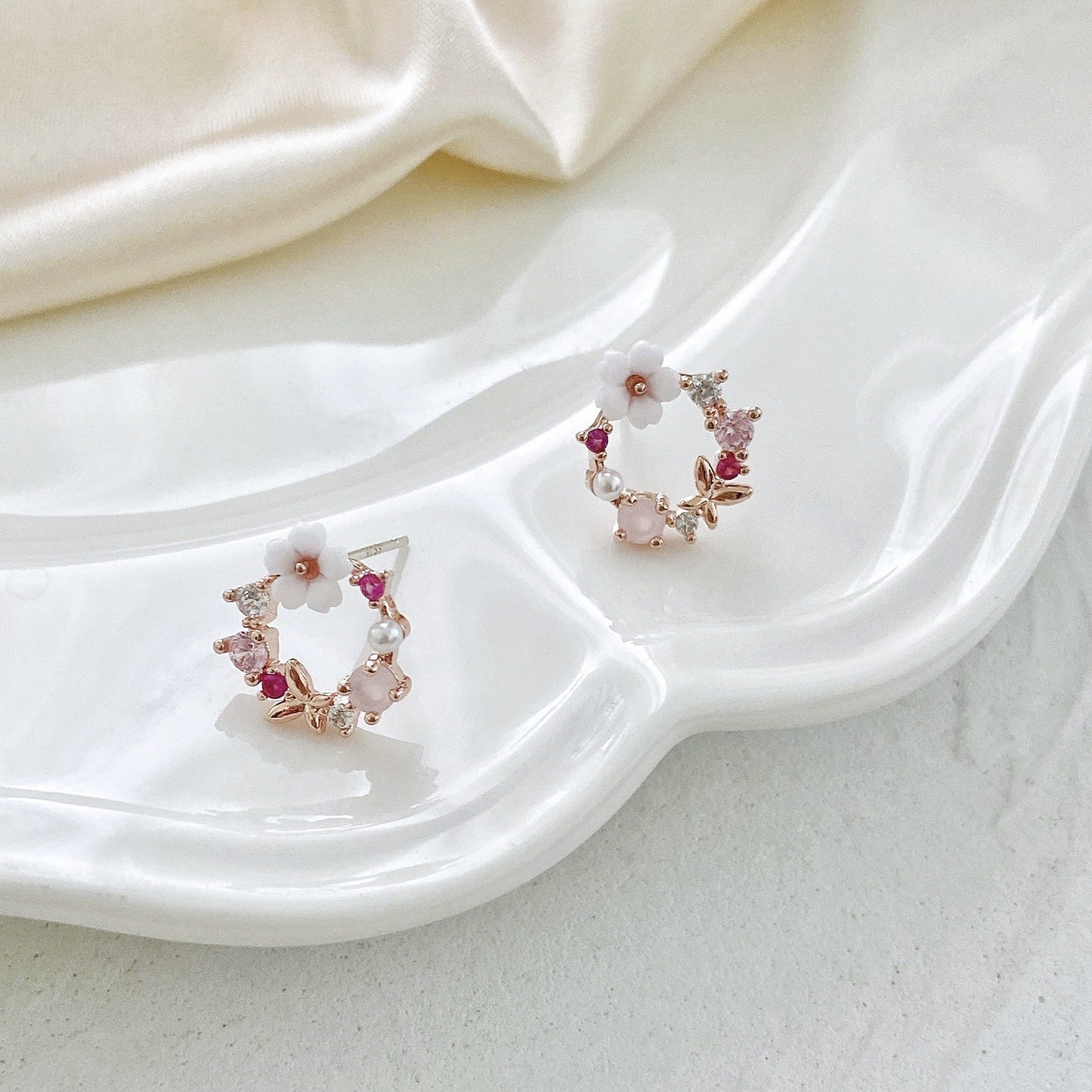 Fresh Pink Zirconium White Flower Mosquito Earrings