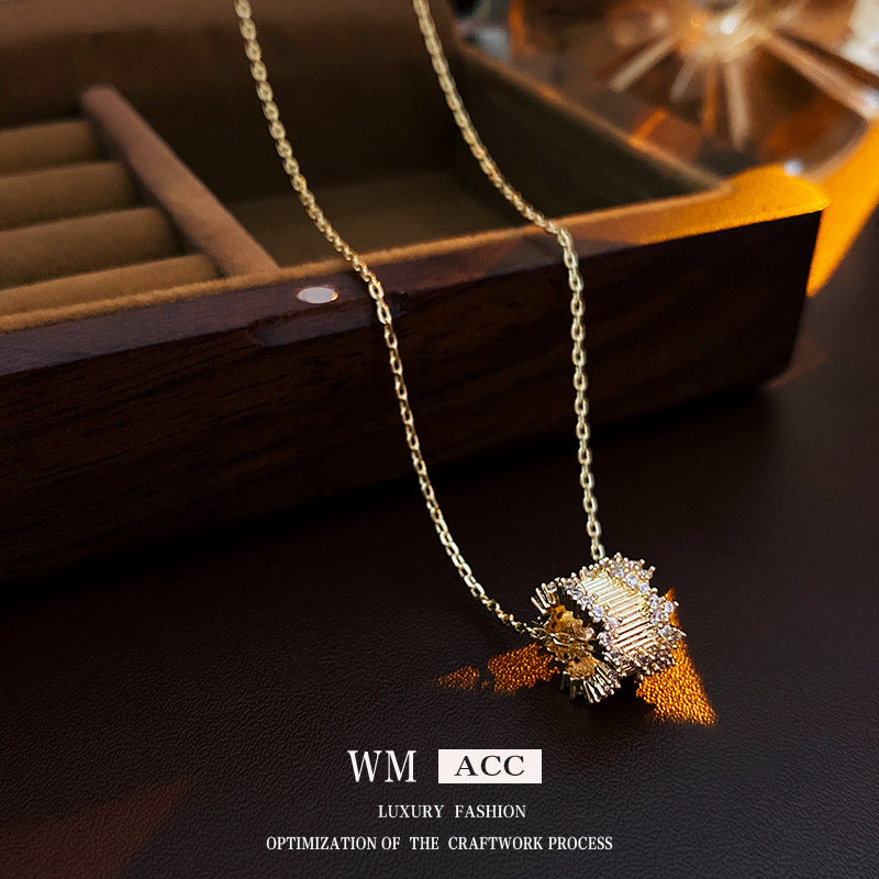 Fashion Sparkling Diamond Green Pendant Dignified Sense Necklaces