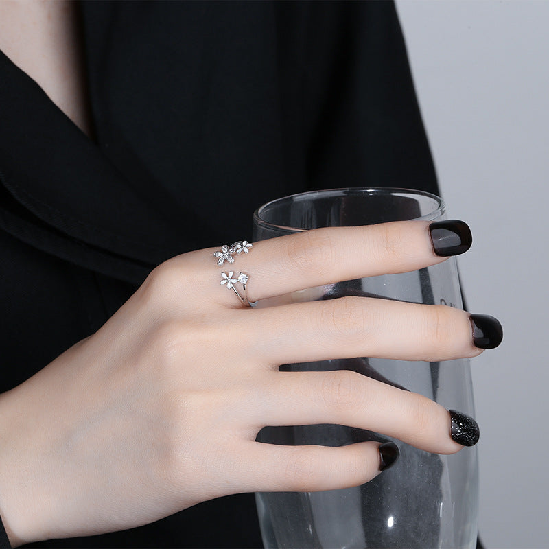 Gentle Female Rhinestone Little Daisy Index Rings