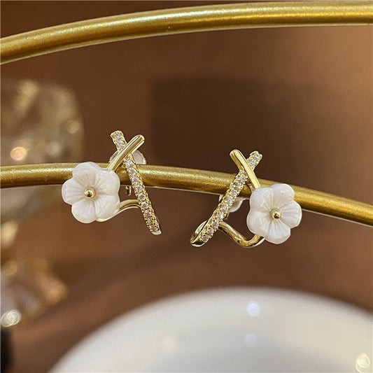 Women's Compact Mini Flower Shell For Trendy Temperament Earrings