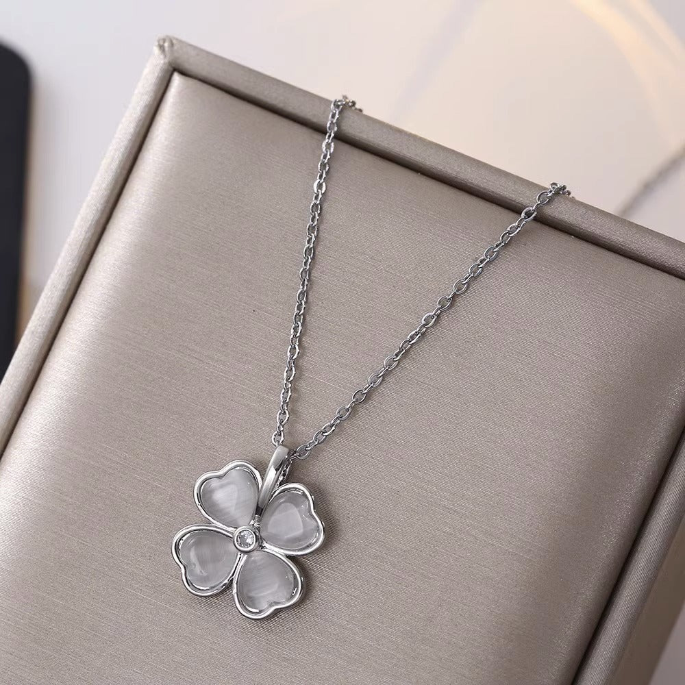 Women's Gold-plated Cat Eye Exquisite Petal Clavicle Necklaces