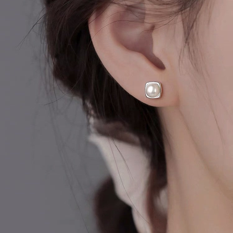 Women's Korean Luxury Pearl Niche Design High-grade Earrings
