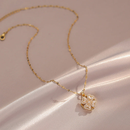 Women's Gold Electroplated Rotating Love Heart Flowers High-grade Necklaces