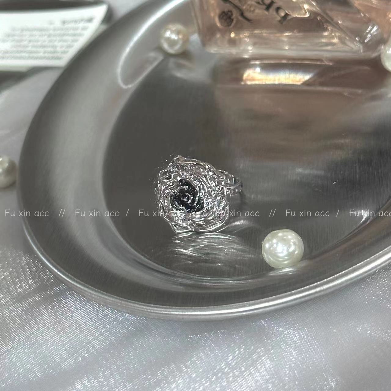 Retro Black Three-dimensional Rose Female Design High-grade Light Luxury Rings