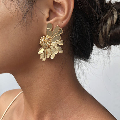 Vintage Alloy Flower Female Temperament Pattern Earrings