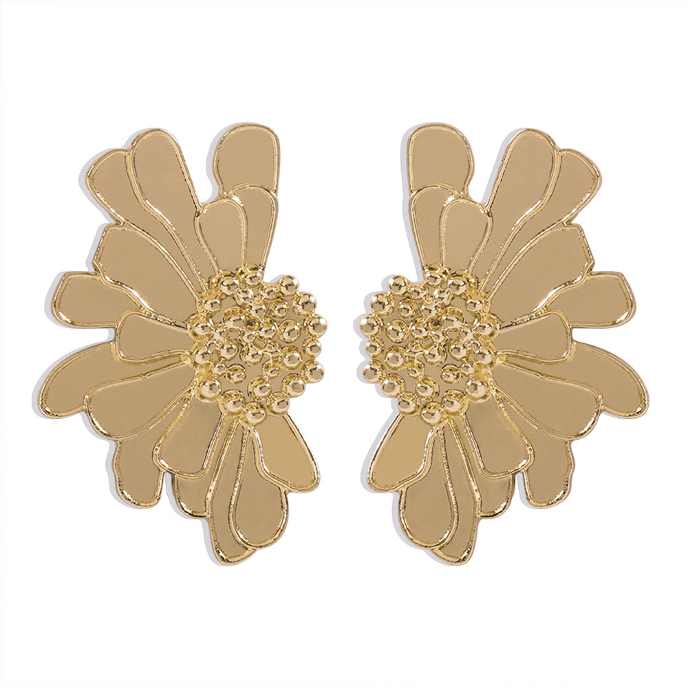 Vintage Alloy Flower Female Temperament Pattern Earrings