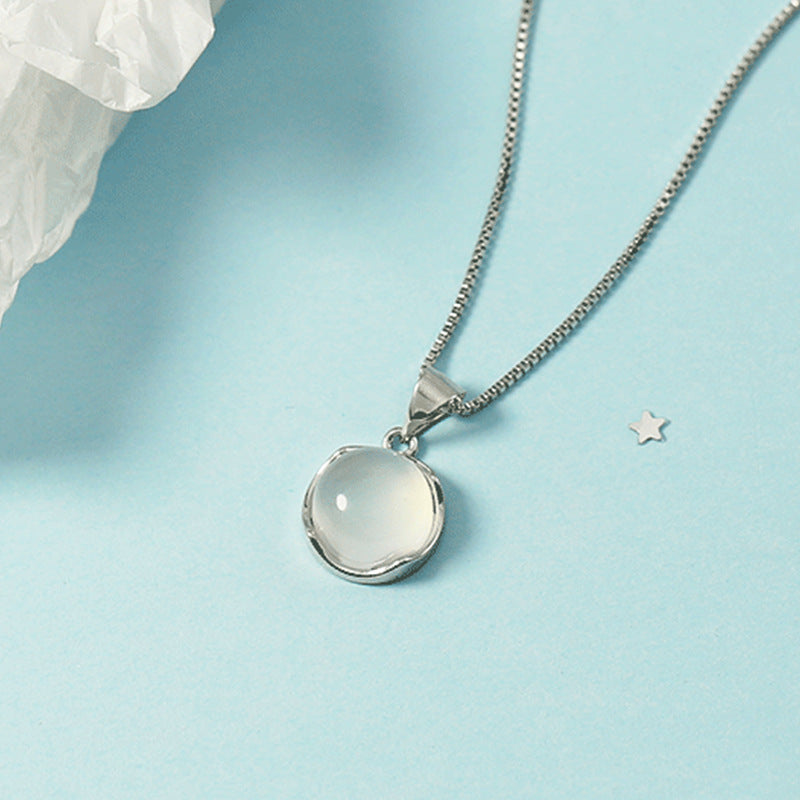 Women's Style White Chalcedony Round Pendant Design Sense Niche Clavicle Necklaces