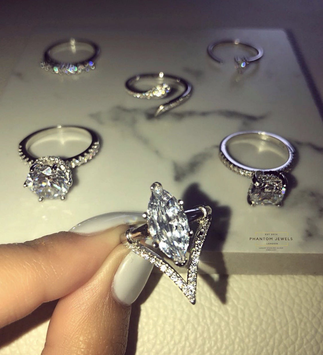 Wei Inlaid Zircon Egg-shaped Set Model Rings