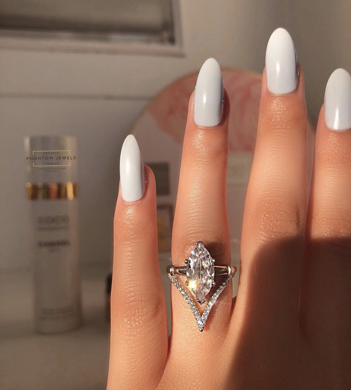 Wei Inlaid Zircon Egg-shaped Set Model Rings