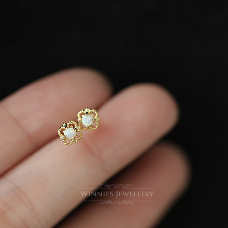 Sier Gold-plated Exquisite Retro Hollow Diamond Earrings