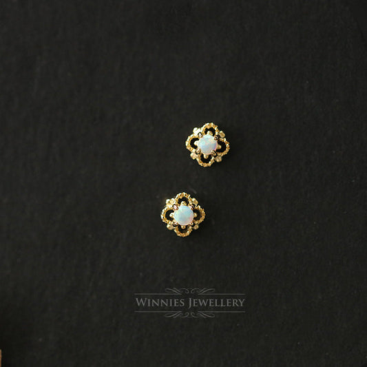 Sier Gold-plated Exquisite Retro Hollow Diamond Earrings