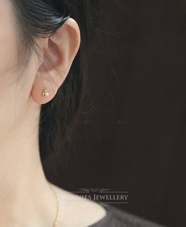 Sier Gold-plated Exquisite Retro Hollow Diamond Earrings