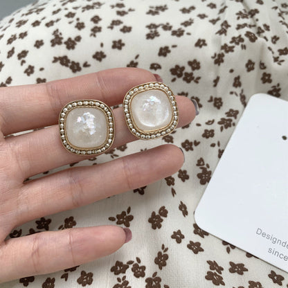 Women's Simple White Shell Fragment Geometric Artistic Earrings