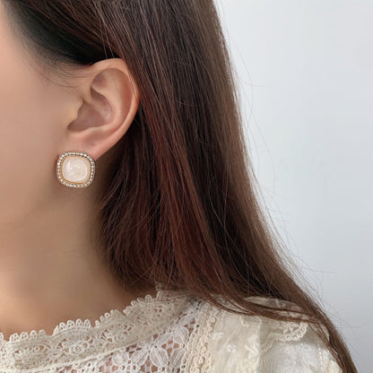 Women's Simple White Shell Fragment Geometric Artistic Earrings