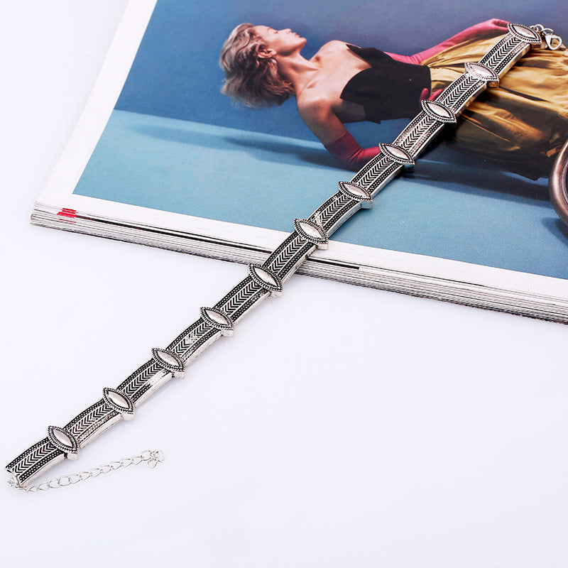 Classy Short Personalized Vintage Pattern Collar Necklaces