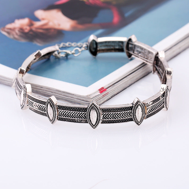 Classy Short Personalized Vintage Pattern Collar Necklaces