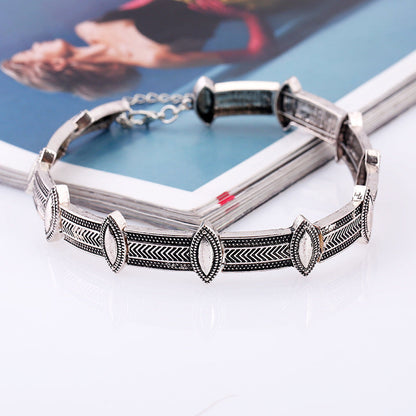 Classy Short Personalized Vintage Pattern Collar Necklaces