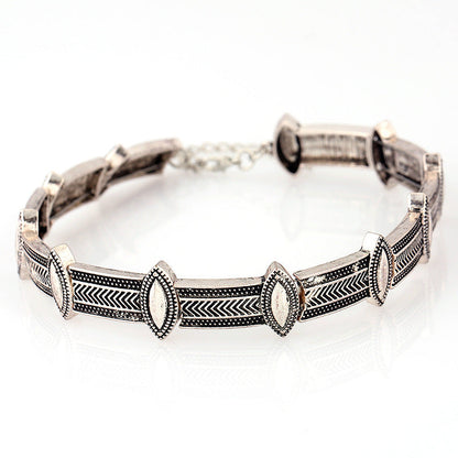 Classy Short Personalized Vintage Pattern Collar Necklaces