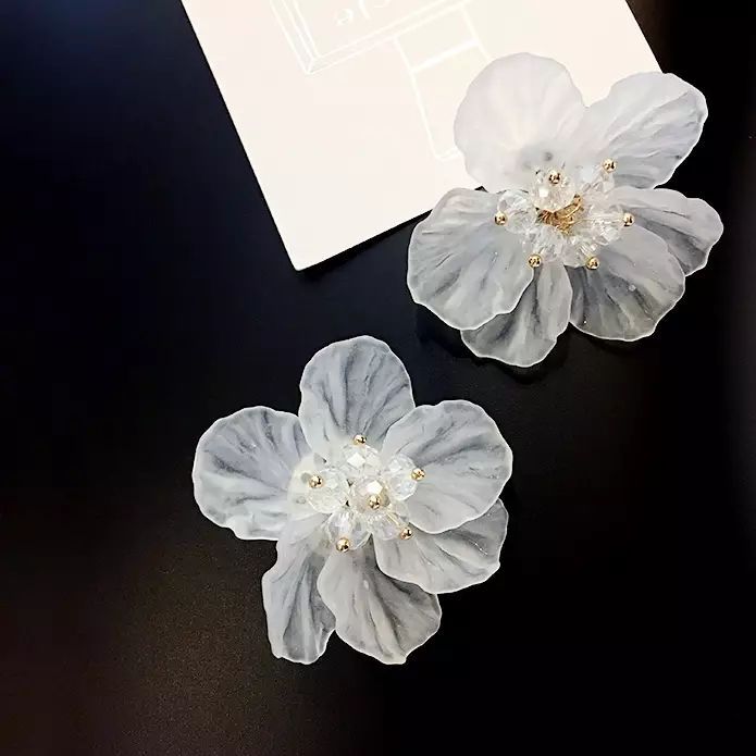 Style Exaggerated Temperamental Flower Crystal Petal Earrings