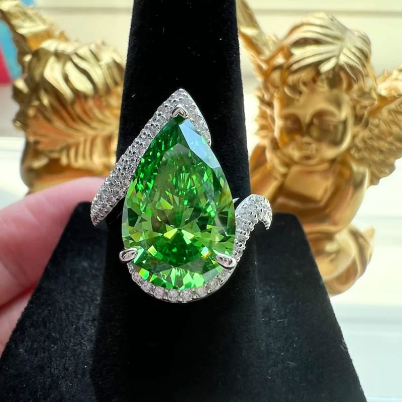 8Ct Pear Cut Green Engagement Ring-Miusejewelry