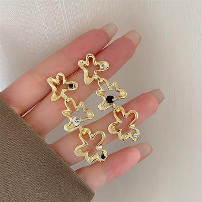Women's Luxury Retro Zircon Gold Flower Fashionable Rings