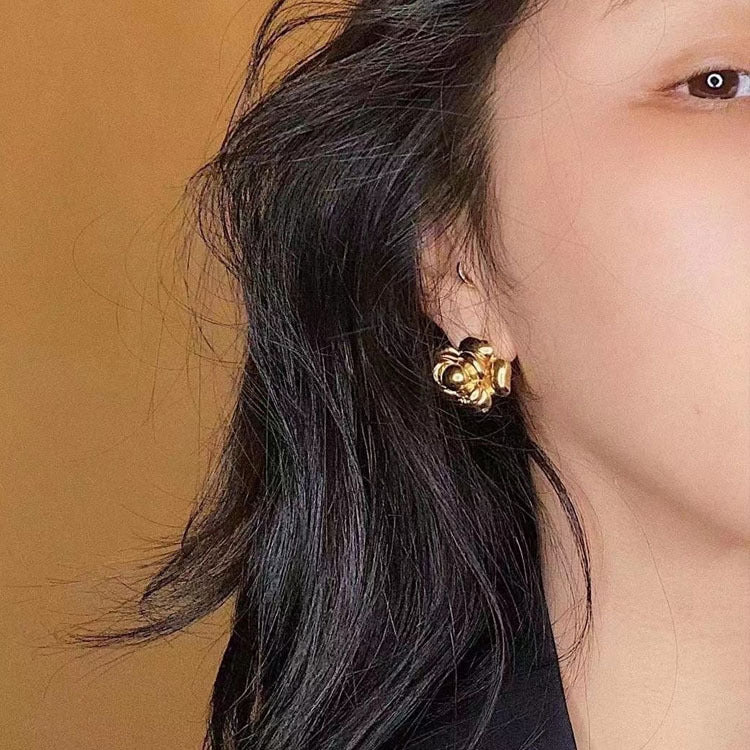 Retro Classic Camellia High-grade Three-dimensional Flower Earrings