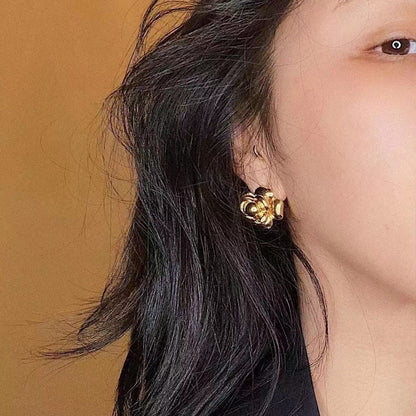 Retro Classic Camellia High-grade Three-dimensional Flower Earrings