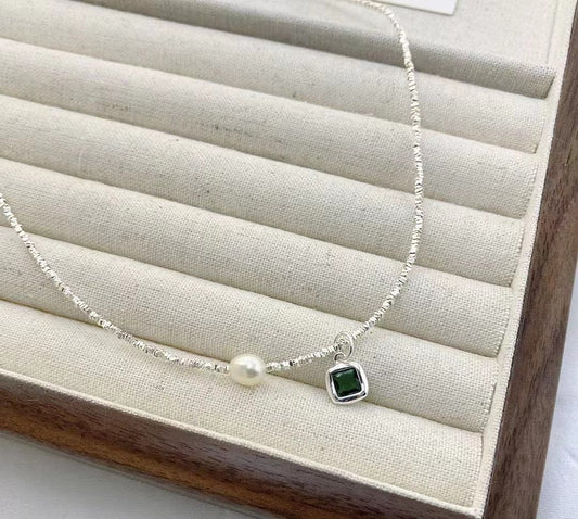 Women's Sier Fashionable Elegant Square Pattern Green Zircon Necklaces
