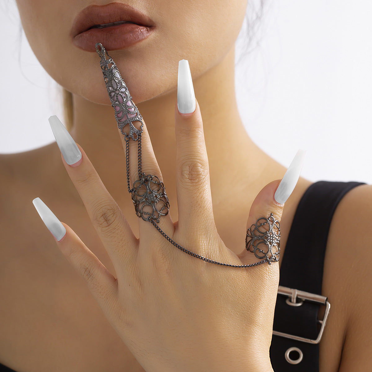 Women's Personality Punk Vintage Crown Chain Dark Hollow Pattern Rings