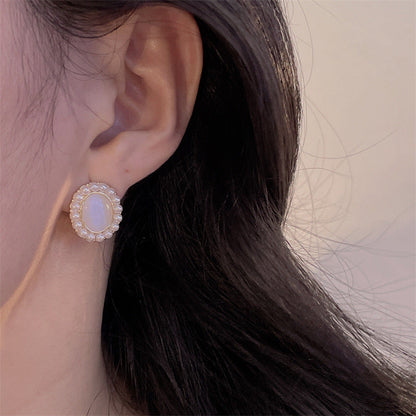 Female Niche Temperament Entry Lux High Earrings