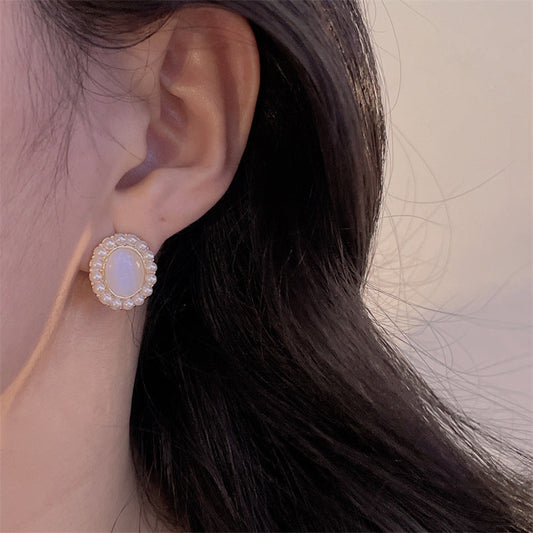 Female Niche Temperament Entry Lux High Earrings