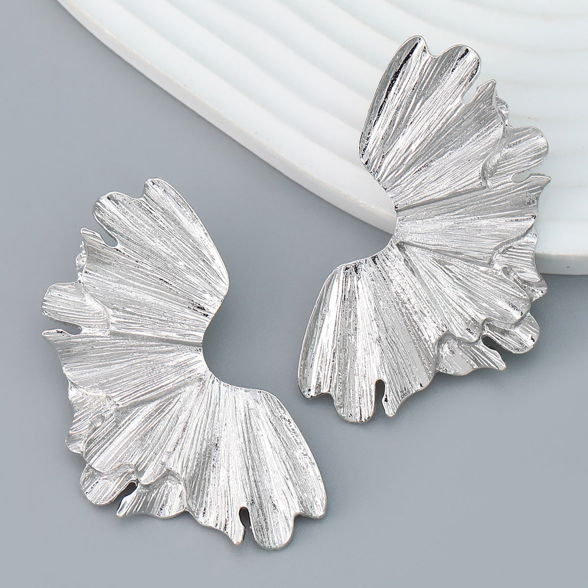 Women's Spring Alloy Flower Exaggerated Trendy Elegance Earrings