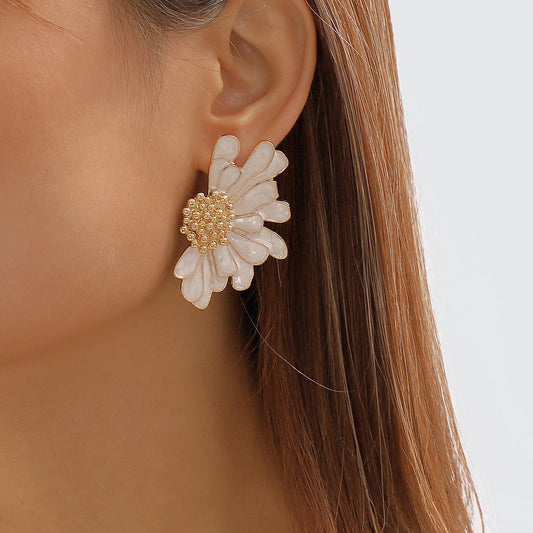 Vintage Alloy Flower Female Temperament Pattern Earrings