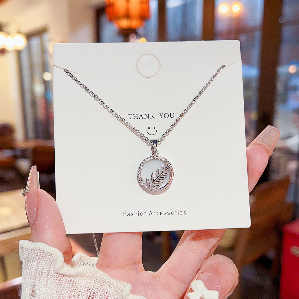 Women's Leaves Round Versatile Style Simple Pendant Necklaces