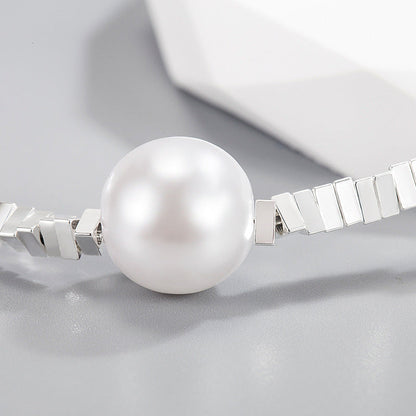 Women's Pearl Pendant Advanced Design Clavicle Chain Simple And Light Necklaces