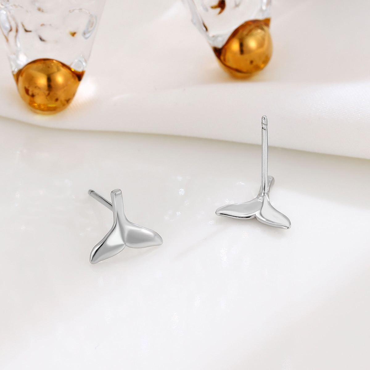 Women's Fashion Simple Fishtail Temperamental Minority High Earrings