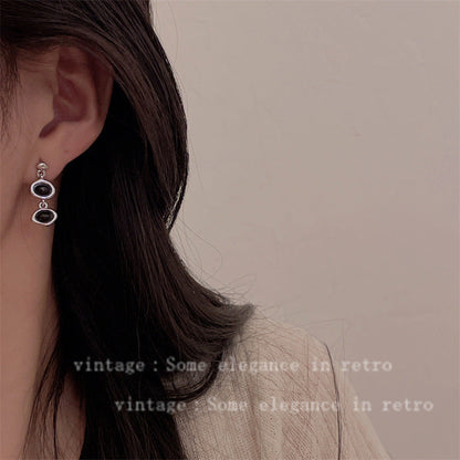 Vintage Court Black Long Niche Exaggerated Earrings