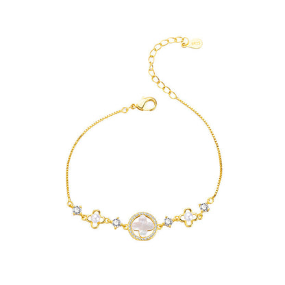 Retro Fashion Fresh Pearl Four-leaf Flower Design Bracelets