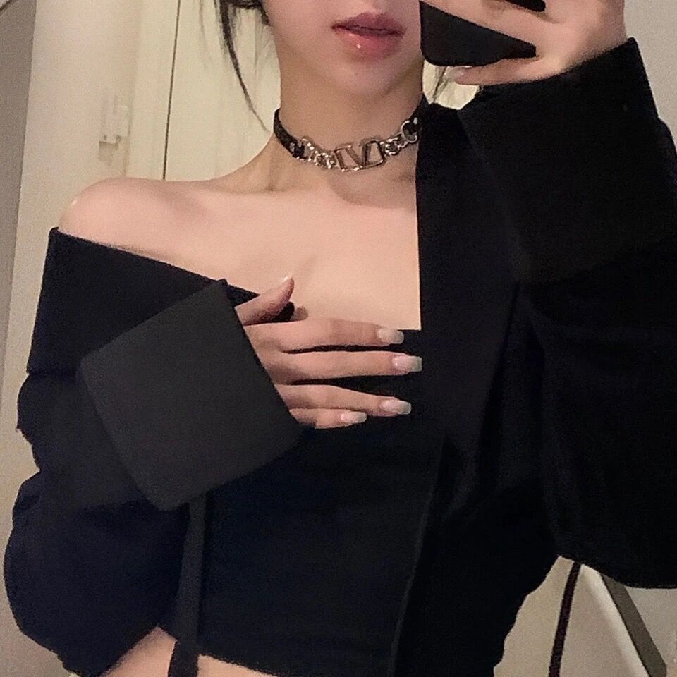 Woman Personality High Sense Elegant Metal V-shaped Necklaces