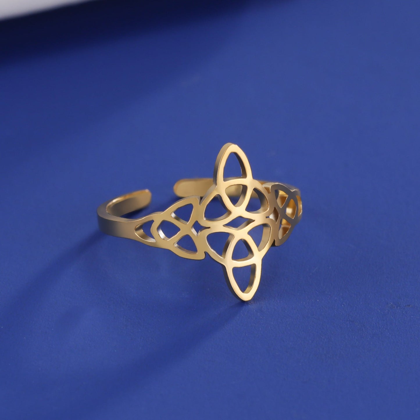 Hollow Single Layer Witch Knot Material Rings