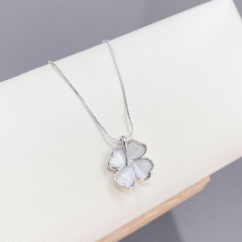 Women's Gold-plated Cat Eye Exquisite Petal Clavicle Necklaces