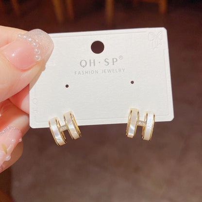 Women's Fashionable Shell Alphabet Letter Minority Simple Rings