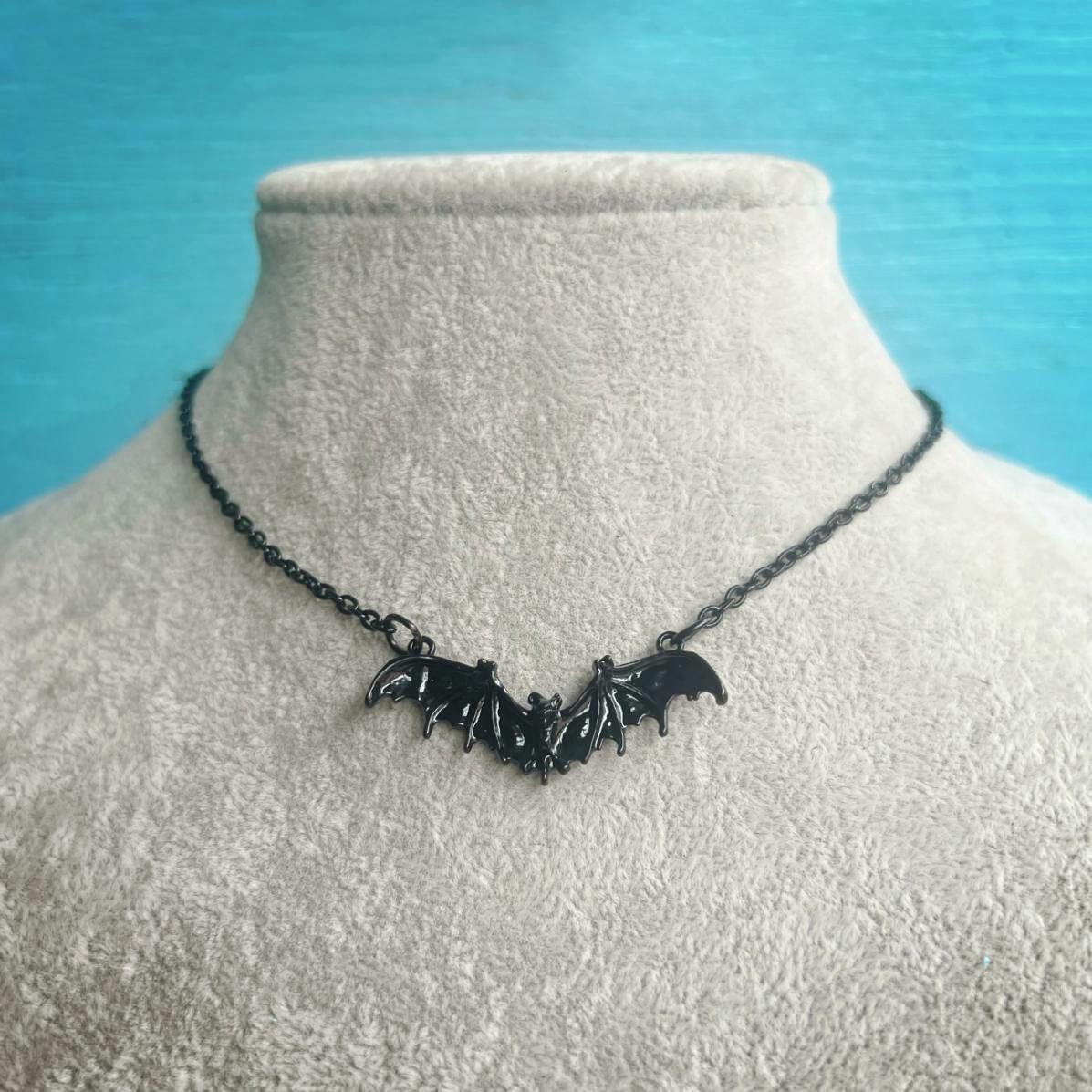 Women's & Men's & Dark Goth Wind Bat Pendant Clavicle Chain And Necklaces