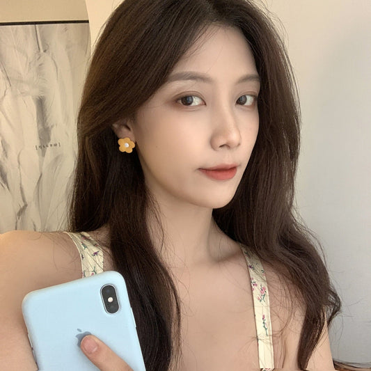 Needle Mori Style Contrast Color Flower Earrings